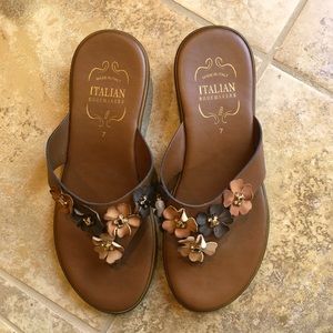 Italian Shoemakers wedge sandal Size 7